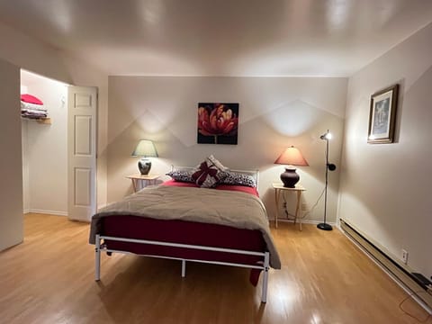 F2 Master Bedroom with Attached Bathroom Vacation rental in Surrey