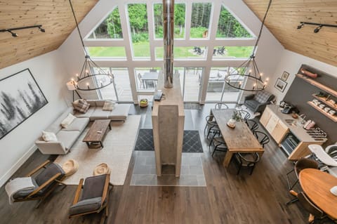 TV and multimedia, Dining area, fireplace