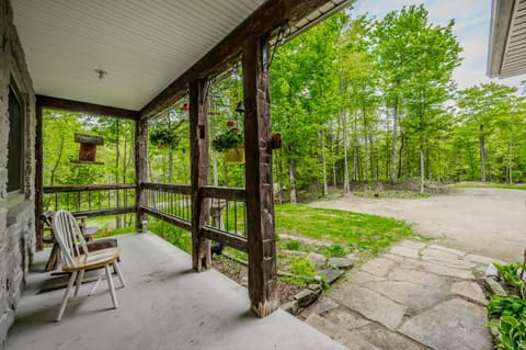 Creek Side Cozy & Serene Cottage Home House in South Bruce Peninsula