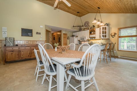 Dining area, kitchen