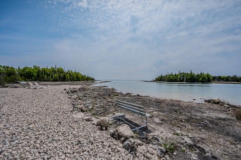 Purgatory Cove - Private Waterfront Escape House in Northern Bruce Peninsula