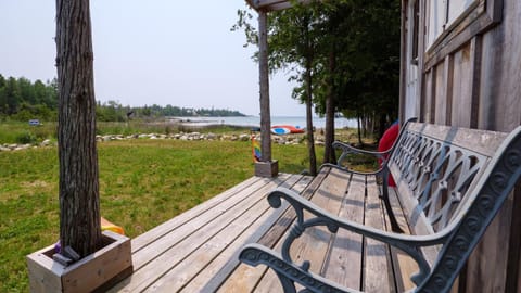 Waterfront Oasis Near Tobermory Chalé in Northern Bruce Peninsula