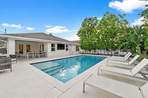 Private Pool Outdoor Oasis Newly Renovated BBQ House in Naples Park