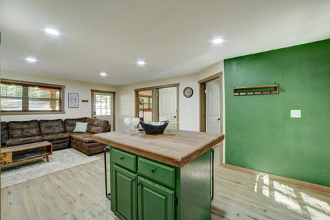 Living room, Dining area