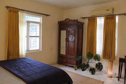 Bed, Photo of the whole room, Bedroom, air conditioner