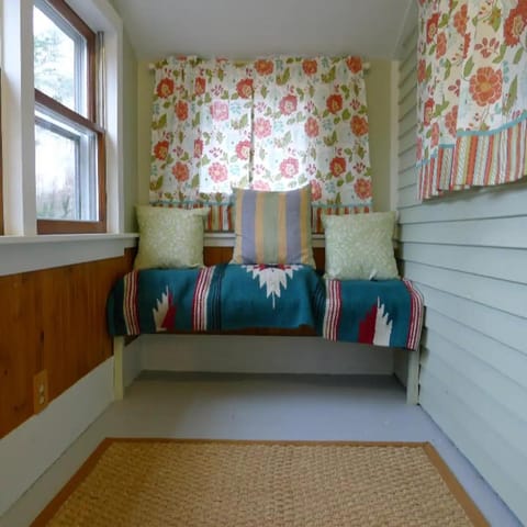 Discover Downeast Maine - Comfy Rustic Home Base 8 House in Ellsworth