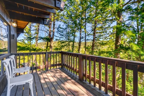 Park City Retreat with Hot Tub - 3 Mi to Ski Slopes! House in Summit Park