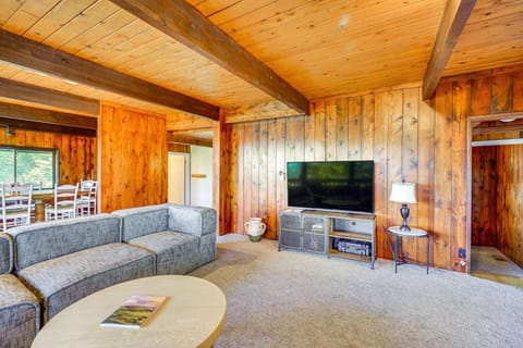 Park City Retreat with Hot Tub - 3 Mi to Ski Slopes! House in Summit Park