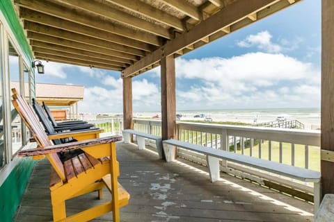 Hit the Sand in Seconds - Direct Beachfront House in Surfside Beach