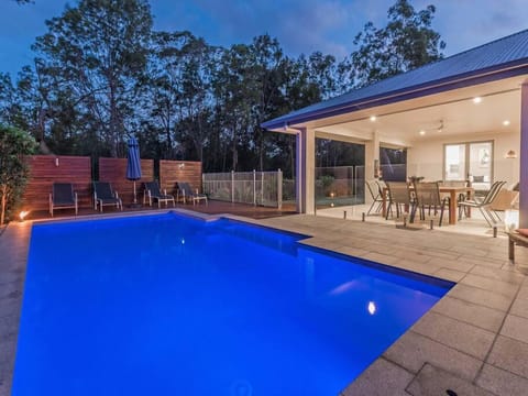 Night, Balcony/Terrace, Pool view, Swimming pool, sunbed