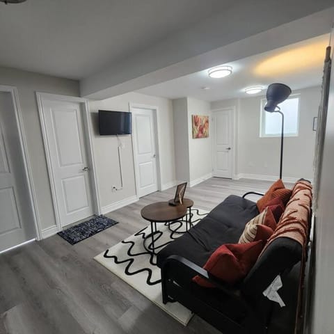 Cozy Hideaway Apartment in Welland