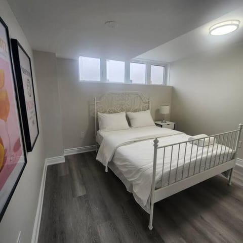 Cozy Hideaway Apartment in Welland