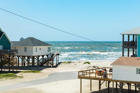 3 Covered Porches Sun Deck & Water Views House in Alvin