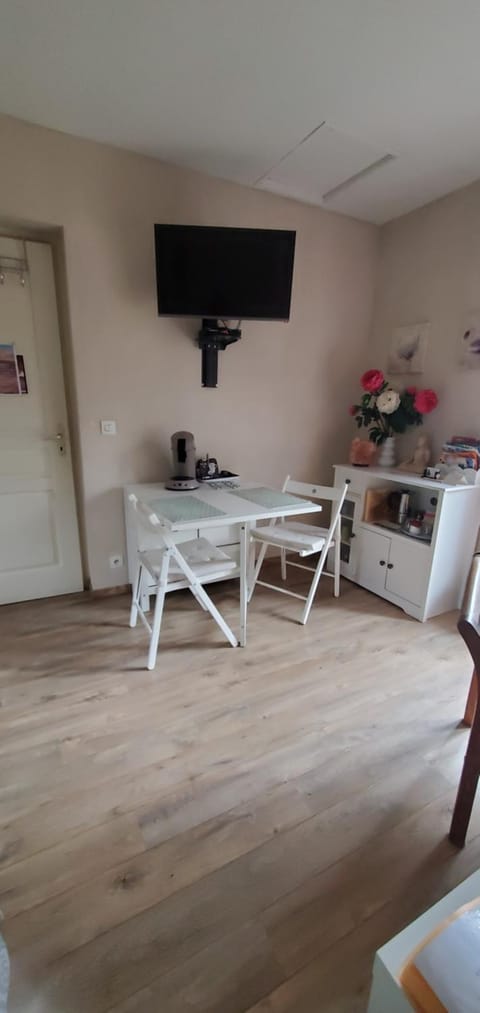 TV and multimedia, Kitchen or kitchenette, Dining area