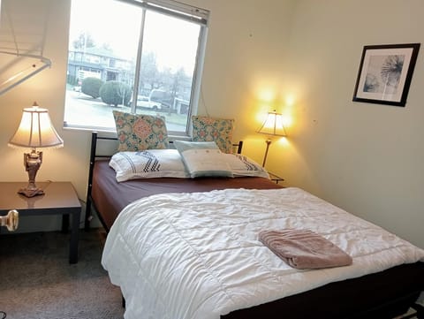 Langley Holiday Home - Stylish Room Vacation rental in Surrey