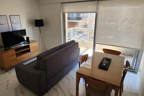 Apt 1 BR 60 mts2 Terraza Piscina Solarium Sauna Jacuzzi Frente al Hotel Madero Apartment in Buenos Aires