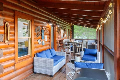 Incredible Views l Family Friendly I Pool - Hot Tub House in Douglas Lake