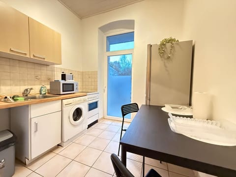 Kitchen or kitchenette, Dining area, oven, stove, toaster