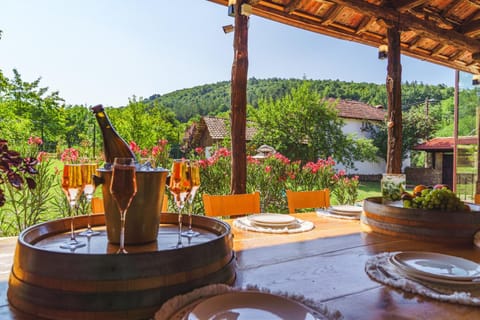 Spring, Day, Natural landscape, Garden, Dining area, Garden view