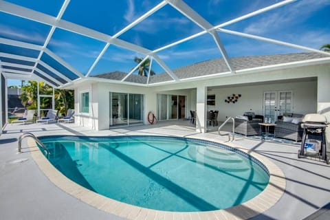 Villa Belle Isle by CoralVilla - pool, south facing House in Cape Coral