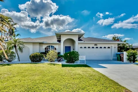 Villa Belle Isle by CoralVilla - pool, south facing House in Cape Coral