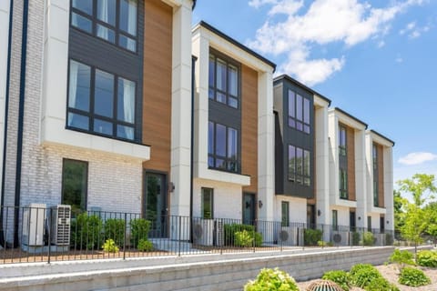 Property building, Day, Neighbourhood, Street view