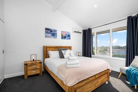 Belmont 3BR Townhome by Short and Long Stays House in Geelong