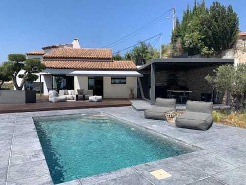 Magnifique villa de 220m2,piscine,vue mer Villa in Cagnes-sur-Mer