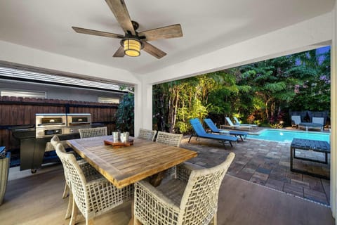 Lush Beachside Oasis -Private Pool and Fire Pit House in Naples Park