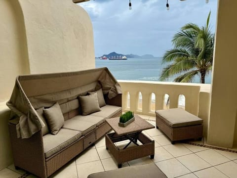 Amazing Apartment with Sea View and Large Terrace Apartment in Manzanillo