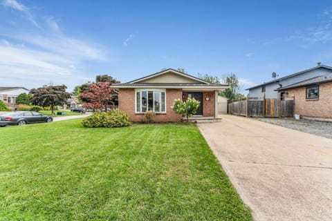 Cozy Home by Niagara Falls Maison in Saint Catharines