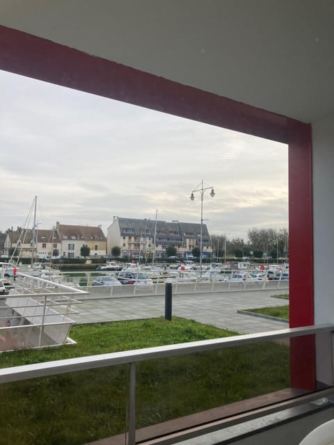 Vue sur le port Apartment in Courseulles-sur-Mer