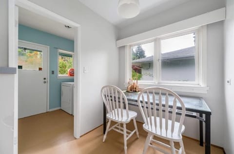 Spacious Bedroom House in Vancouver with Modern Amenities Bed and Breakfast in Richmond