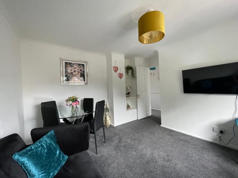 City centre 2 bedrooms apartment with free parking sleep 6 Apartamento in Stevenage