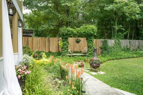 Suburban Cottage House in Douglasville