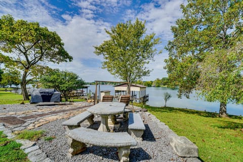 Watts Bar Lake House Boat and Fish On-Site! House in Watts Bar Lake