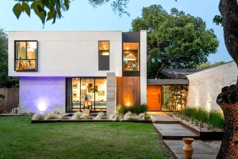 Eastside Mansion with Pool - Rainey St - 7 min drive House in Austin