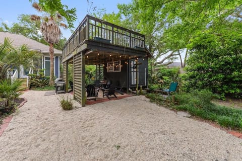 Bare Feet Bungalow -Close to beach & dog friendly Haus in Gulfport