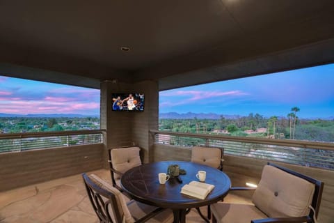 View (from property/room), Balcony/Terrace, Seating area