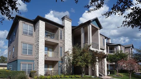 Landing at Lakeline Parmer Lane - 2 Bedrooms in Avery Ranch Lakeline Apartment in Cedar Park