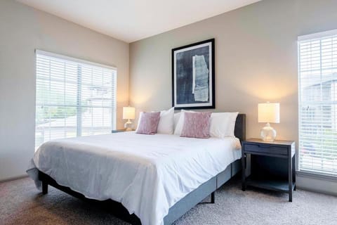 Landing at Lakeline Parmer Lane - 1 Bedroom in Avery Ranch Lakeline Apartment in Cedar Park