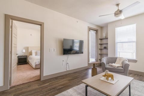 Landing at Enclave at Woodland Lakes - 1 Bedroom in The Woodlands Apartment in The Woodlands