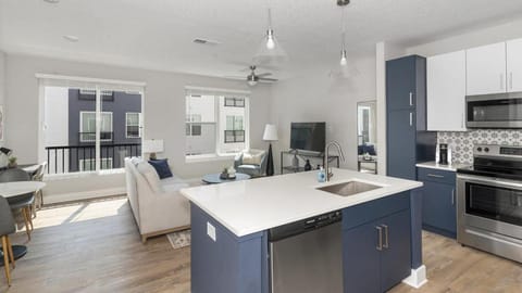 Landing at Eastborough - 1 Bedroom in San Marco Apartment in Jacksonville