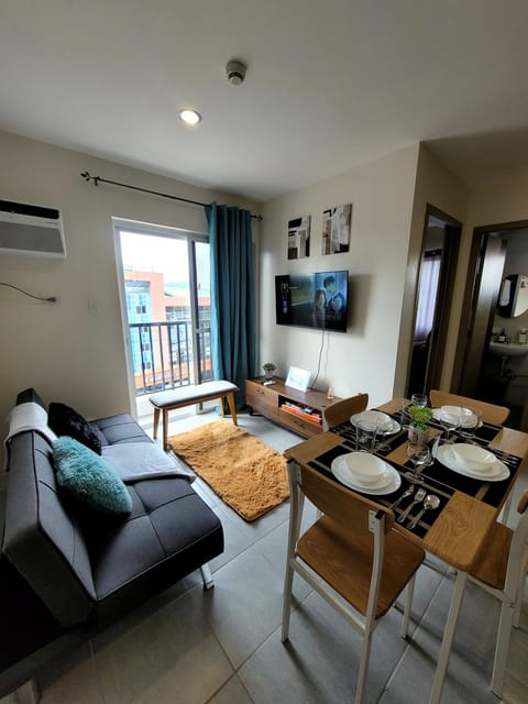 TV and multimedia, Living room, Seating area, Dining area, air conditioner