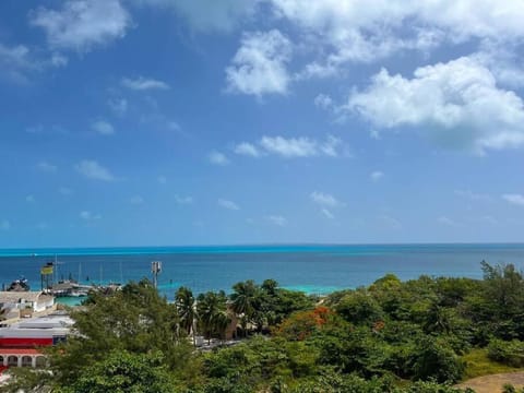 Estudio con Roof Top y Alberca vista infiniti Apartment in Cancun