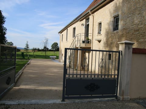 Maison de caractère avec piscine, spa, salle de jeux et Wi-Fi - FR-1-583-43 House in Jura