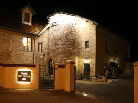 Maison de caractère avec piscine, spa, salle de jeux et Wi-Fi - FR-1-583-43 House in Jura