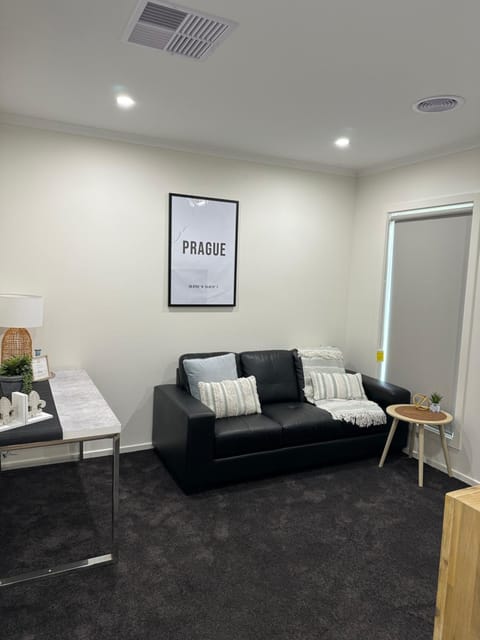 Stylish New Build Apartment in Shepparton