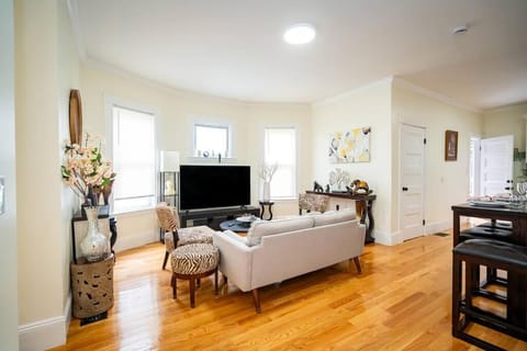 14a-Elegant, newly renovated apartment in Boston Apartment in Quincy