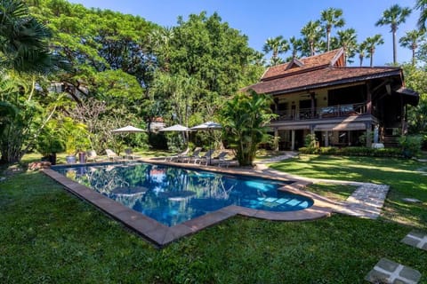 Property building, Garden, Pool view, Swimming pool